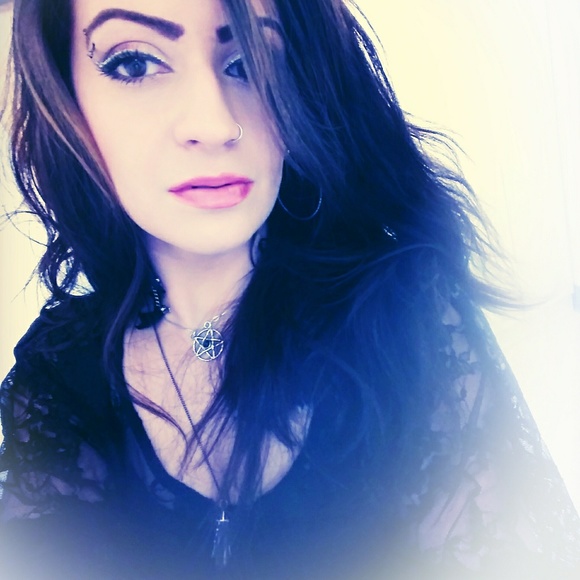 Meet your Posher, Kendra - Picture 3 of 3